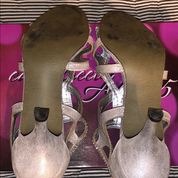 Silver Heels - Picture 5 of 6